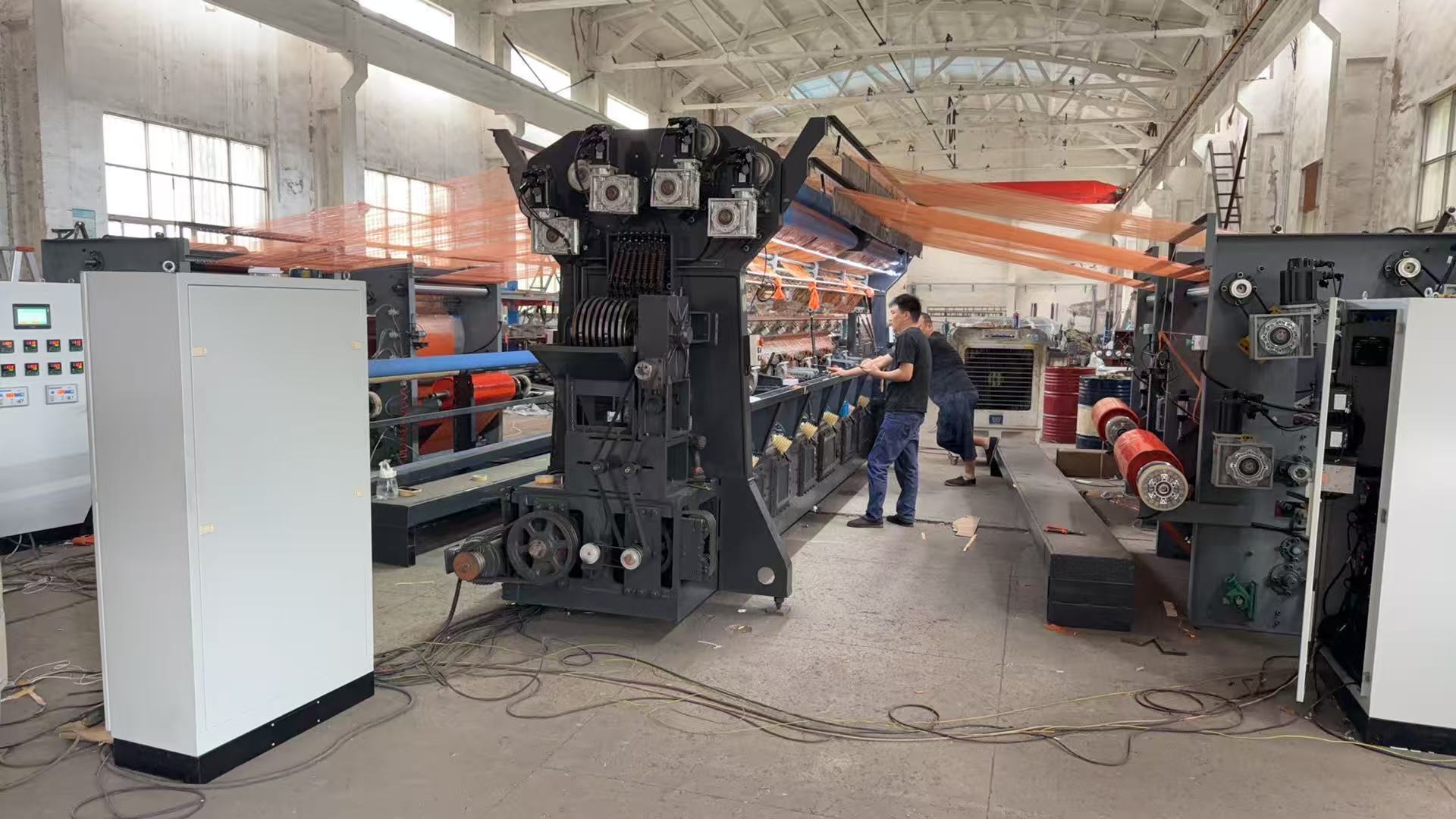ultimo caso aziendale circa Double Needle Bed Warp Knitting Machine for Industrial Textile Manufacturing